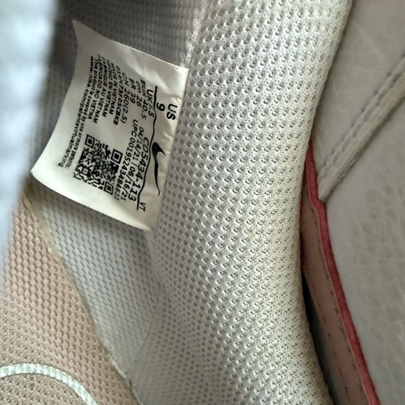 Nike White and Pink Sneakers Classic Design - Picture 8 of 8